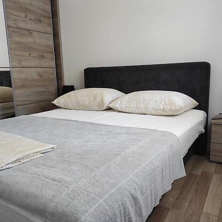 One Bedroom Apartment Gogo With Private Parking เนอุม ภายนอก รูปภาพ