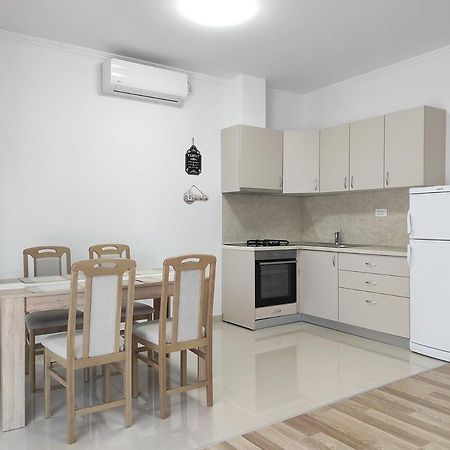 One Bedroom Apartment Gogo With Private Parking เนอุม ภายนอก รูปภาพ