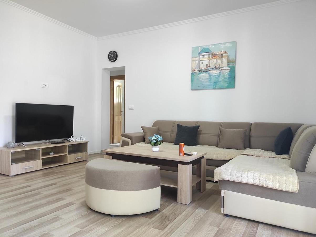 One Bedroom Apartment Gogo With Private Parking เนอุม ภายนอก รูปภาพ